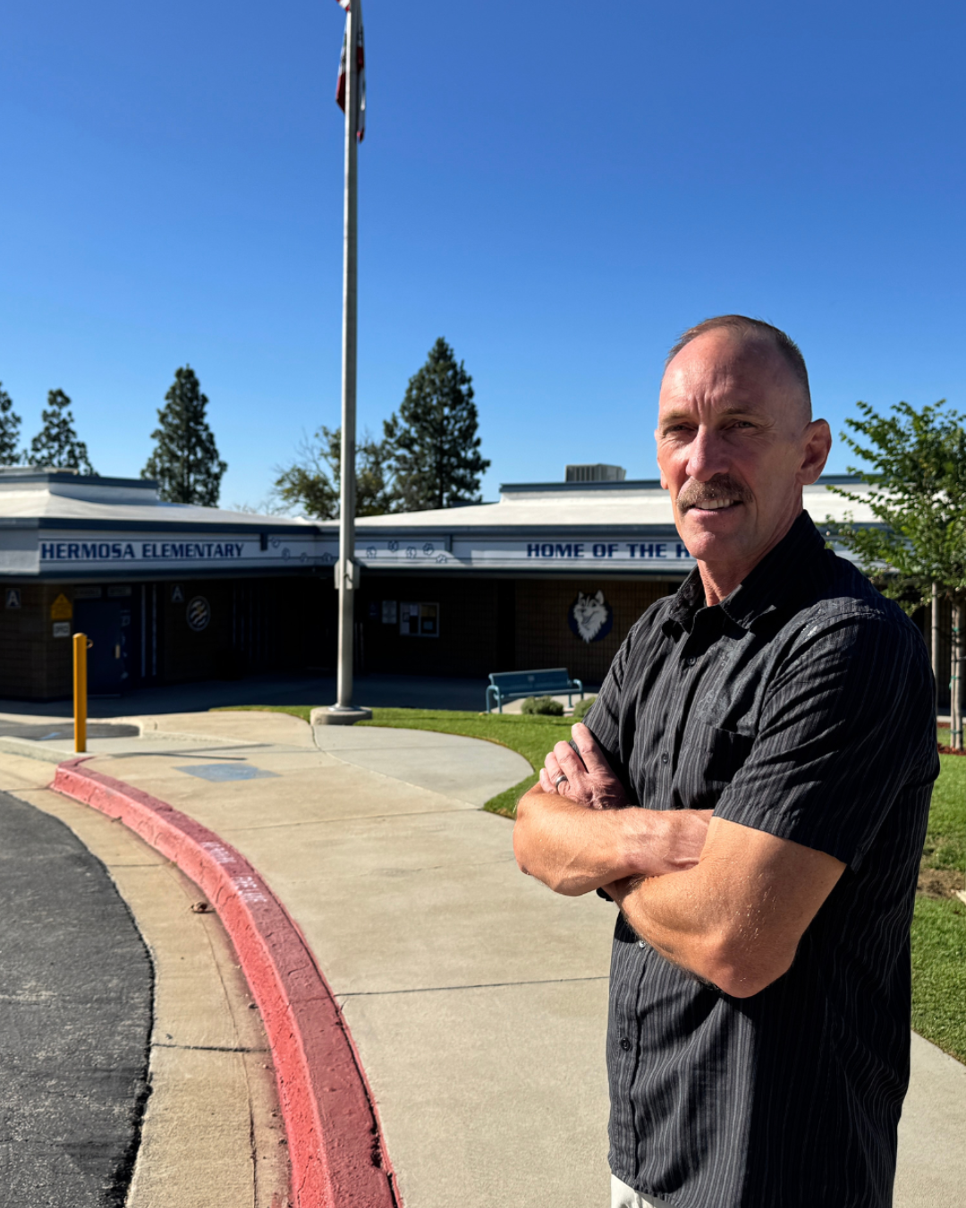 Art Andres standing outside Hermosa Elementary School